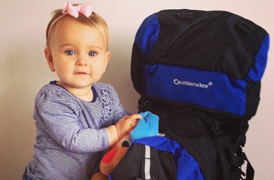 Inikah backpacker termuda? Bayi 10 minggu, satu ransel, keliling dunia