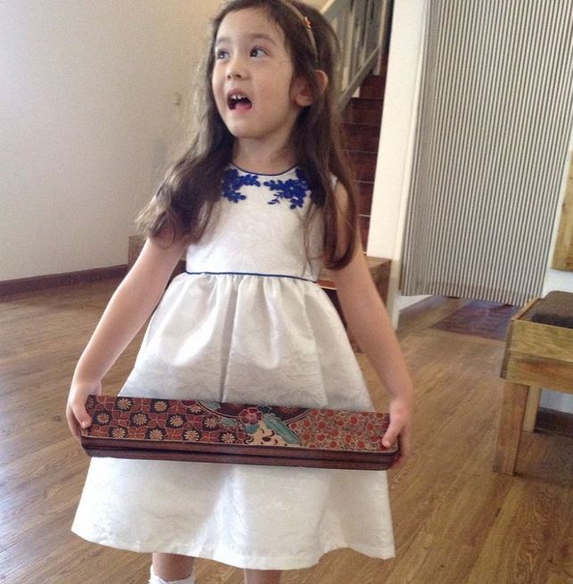 Mikhaela, putri Nafa Urbach yang berwajah bule, bikin gemes!