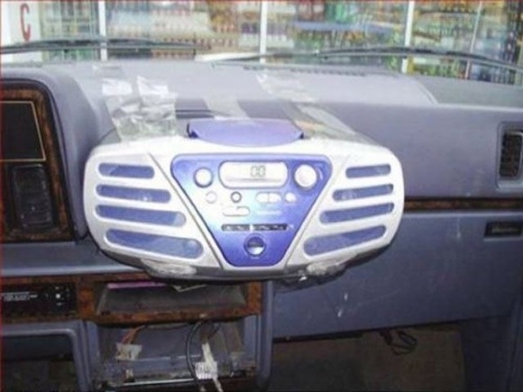 34 Foto reparasi mobil 'low budget' ini bikin ketawa ngakak, gokil!
