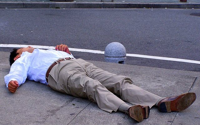 32 Ekspresi gokil pekerja di Jepang saat mabuk berat, jangan ditiru!