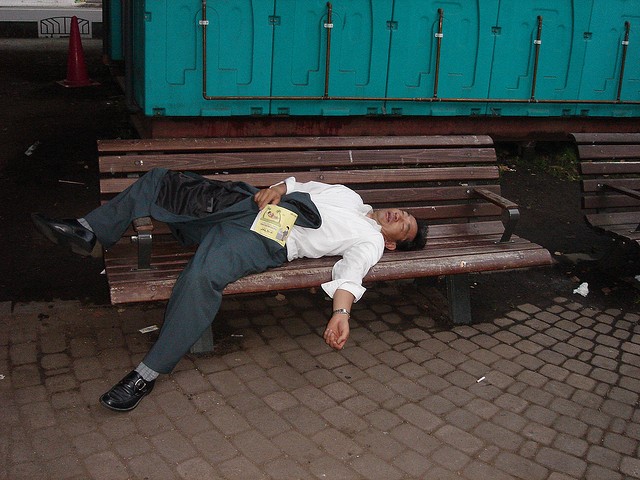 32 Ekspresi gokil pekerja di Jepang saat mabuk berat, jangan ditiru!