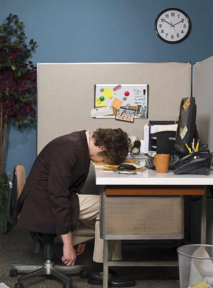 15 Tampang lucu karyawan yang ketiduran di kantor, duh kasihan!