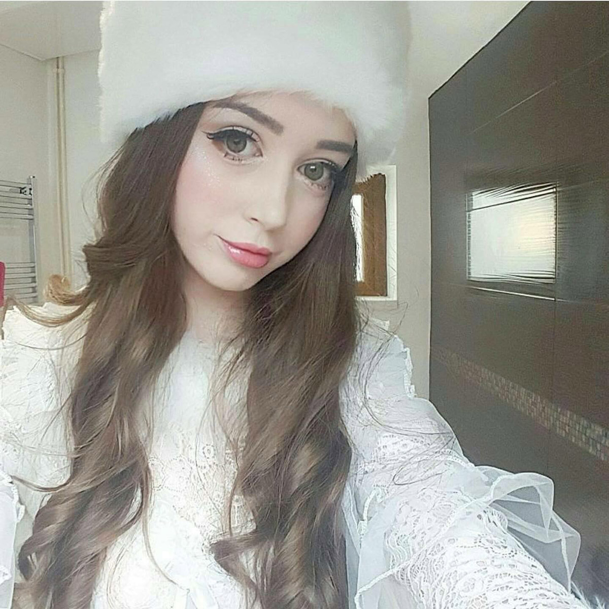 7 Foto alami Hannah Gregory si wanita Barbie, bikin cowok pingsan nih!