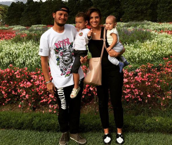 Eno Netral, si drummer ganteng yang menjelma jadi hot papa Eno Netral, si drummer ganteng yang menjelma jadi hot papa