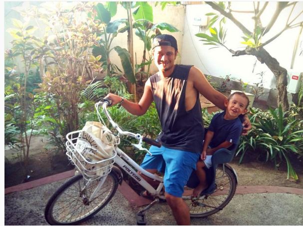 Eno Netral, si drummer ganteng yang menjelma jadi hot papa Eno Netral, si drummer ganteng yang menjelma jadi hot papa