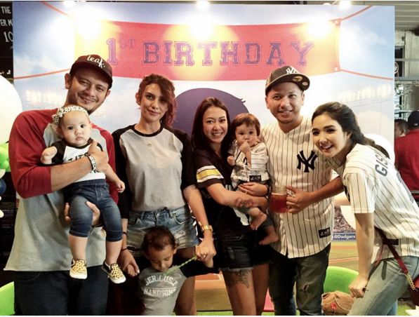 Eno Netral, si drummer ganteng yang menjelma jadi hot papa Eno Netral, si drummer ganteng yang menjelma jadi hot papa