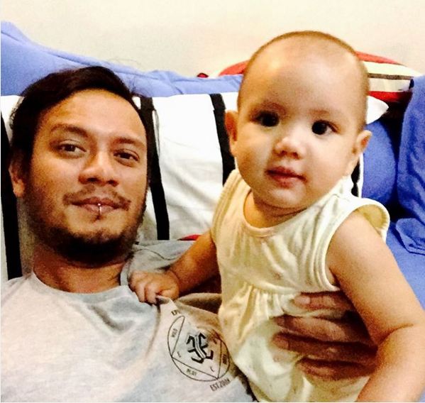 Eno Netral, si drummer ganteng yang menjelma jadi hot papa Eno Netral, si drummer ganteng yang menjelma jadi hot papa
