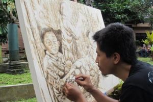 8 Benda ini tak diduga bisa jadi bahan melukis yang keren, mau coba?