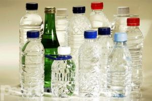 10 Alasan kamu perlu berpikir 2 kali sebelum minum air kemasan