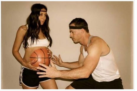 17 Lukisan di perut ibu hamil bikin kamu ingin segera menikah, aww! 