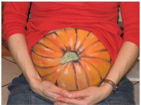 17 Lukisan di perut ibu hamil bikin kamu ingin segera menikah, aww! 