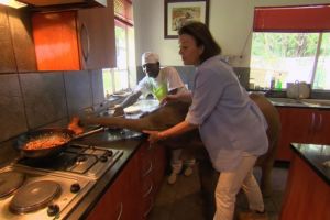 Bukan anjing atau kucing, peliharaan wanita ini adalah gajah!