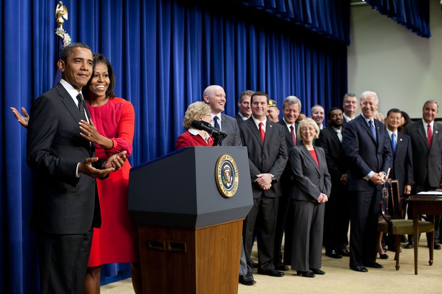 30 Foto romantis Obama dan sang istri yang jarang orang tahu 30 Foto romantis Obama dan sang istri yang jarang orang tahu