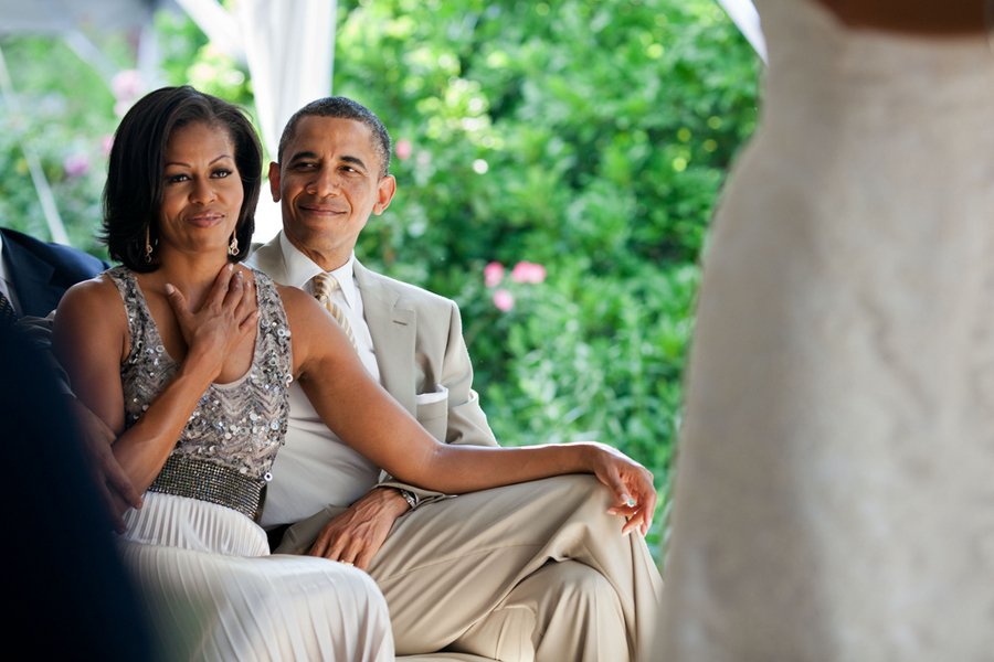 30 Foto romantis Obama dan sang istri yang jarang orang tahu 30 Foto romantis Obama dan sang istri yang jarang orang tahu