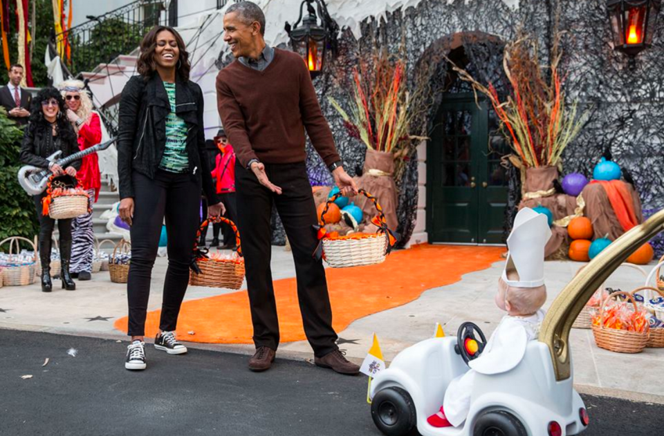 30 Foto romantis Obama dan sang istri yang jarang orang tahu 30 Foto romantis Obama dan sang istri yang jarang orang tahu