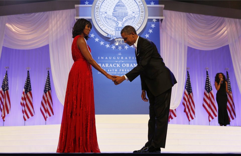 30 Foto romantis Obama dan sang istri yang jarang orang tahu