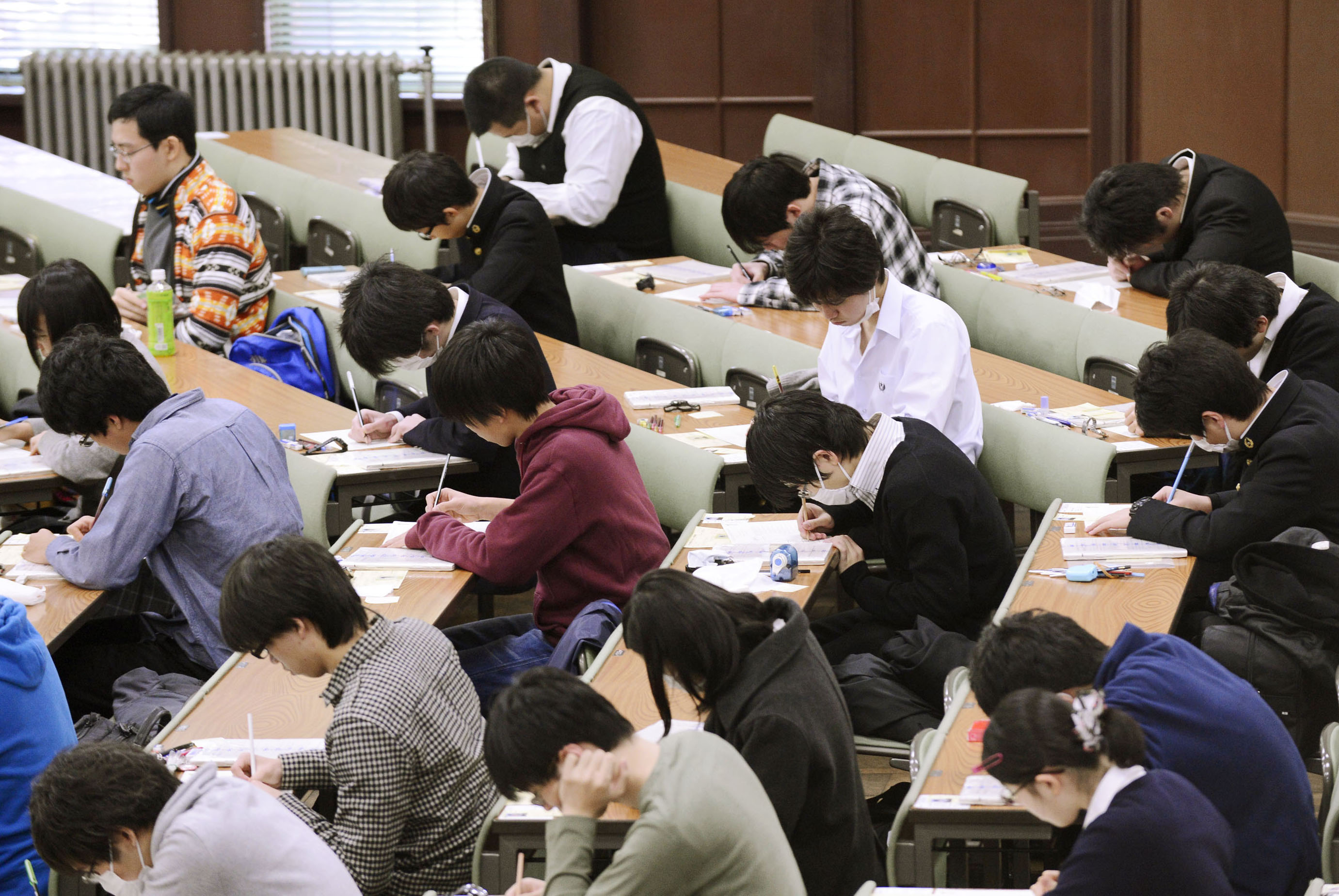 Сколько учатся в японии. Япония школы система образования. Экзамены в Японии в старшей школе. Образование в Японии средняя школа. Япония школьники.