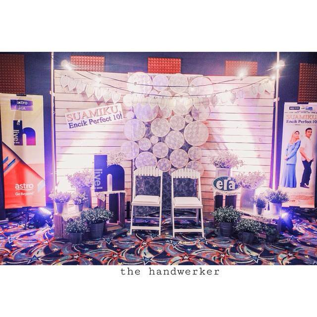 12 Desain pelaminan yang bisa kamu buat sendiri, hemat & keren!