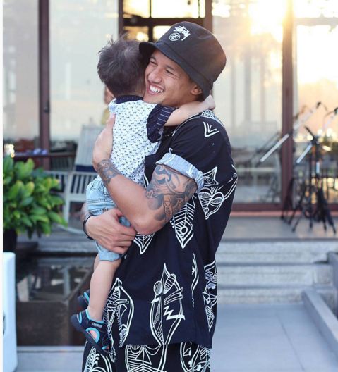 Kabar terbaru Irfan Bachdim, jadi hot papa ganteng di Jepang