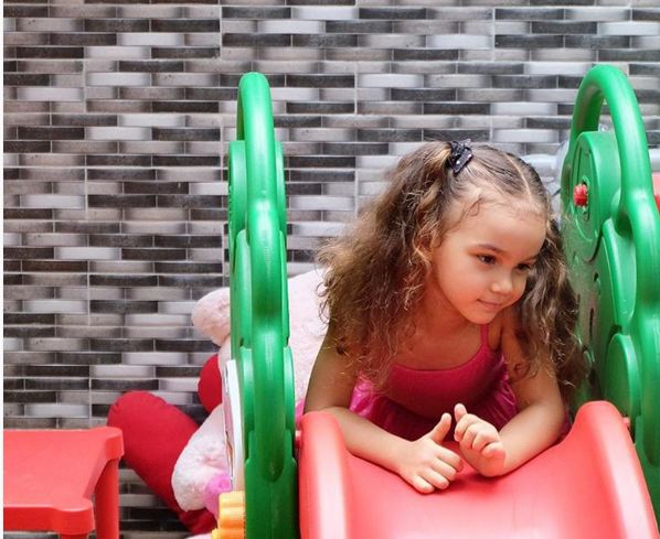 Chloe Lynch, putri Melaney Ricardo, kecantikannya bak Isabella 'Elif'