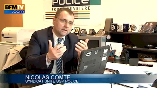 Perlu dua kali melihat untuk tahu keanehan gambar ini, coba saja! Perlu dua kali melihat untuk tahu keanehan gambar ini, coba saja!