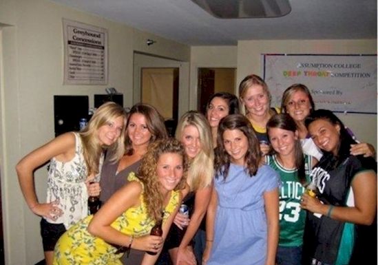 Perlu dua kali melihat untuk tahu keanehan gambar ini, coba saja! Perlu dua kali melihat untuk tahu keanehan gambar ini, coba saja!