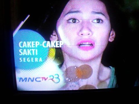 12 Foto ini tunjukkan absurdnya sinetron Indonesia, miris nggak sih? 12 Foto ini tunjukkan absurdnya sinetron Indonesia, miris nggak sih?