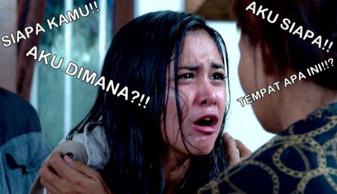 12 Foto ini tunjukkan absurdnya sinetron Indonesia, miris nggak sih? 12 Foto ini tunjukkan absurdnya sinetron Indonesia, miris nggak sih?