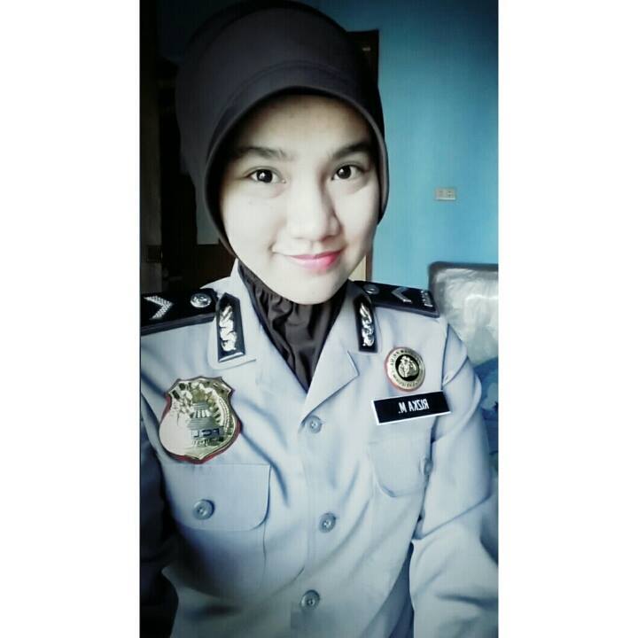 Mengenal Bripda Rizka Munawwaroh, polwan jelita penghafal Alquran