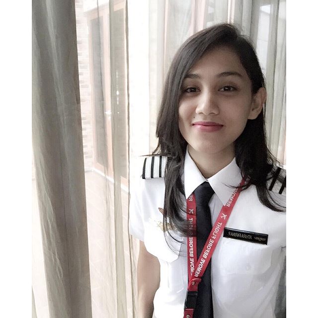 10 Deretan pilot cantik Indonesia yang siap menerbangkan hatimu, aw! 10 Deretan pilot cantik Indonesia yang siap menerbangkan hatimu, aw!