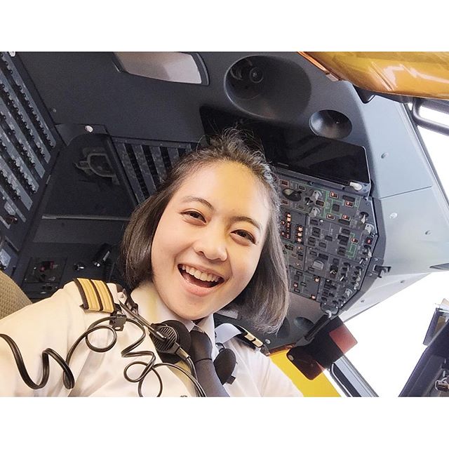 10 Deretan pilot cantik Indonesia yang siap menerbangkan hatimu, aw! 10 Deretan pilot cantik Indonesia yang siap menerbangkan hatimu, aw!