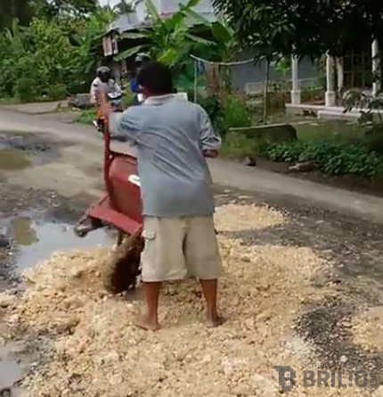 Sariman, 'wong cilik' jenius, bisa buat alat berat dari barang bekas Sariman, 'wong cilik' jenius, bisa buat alat berat dari barang bekas
