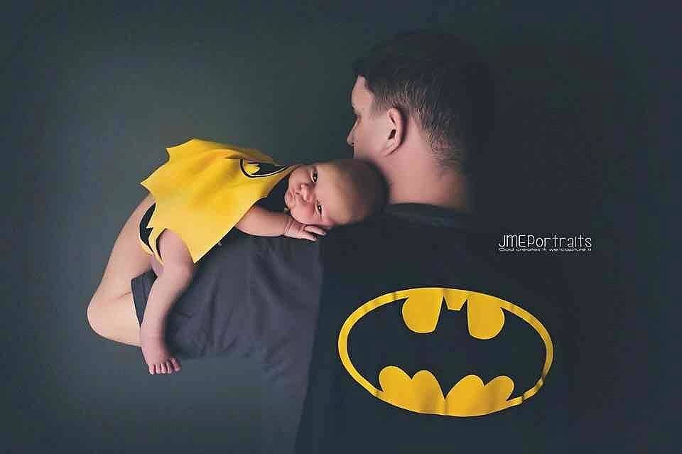 Lucunya 21 foto bayi bareng superhero idola, bikin gemas! 