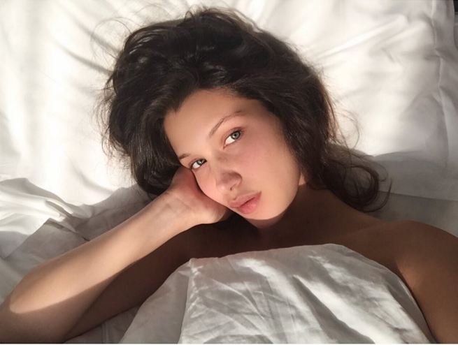 11 Foto Bella Hadid, adiknya Gigi Hadid, cantiknya bagaikan bidadari!