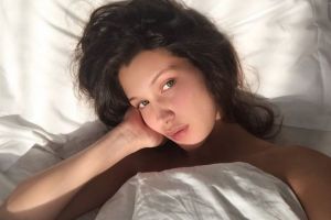 11 Foto Bella Hadid, adiknya Gigi Hadid, cantiknya bagaikan bidadari!