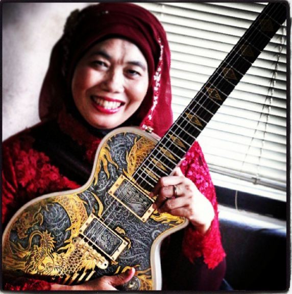 Dijual di atas Rp 100 juta, pesanan gitar Ivan full sampai 2017 Dijual di atas Rp 100 juta, pesanan gitar Ivan full sampai 2017