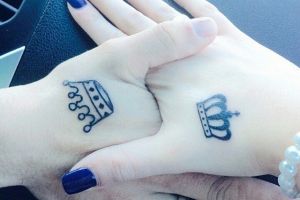 Makin kompak bareng pasangan dengan 14 tato couple nan lucu ini