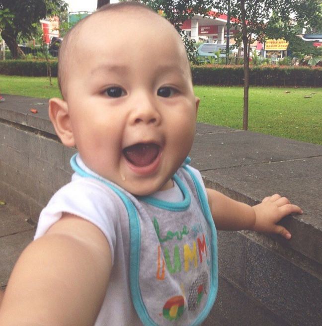 Anjasmara sudah punya cucu nan menggemaskan lho, ini dia foto-fotonya Anjasmara sudah punya cucu nan menggemaskan lho, ini dia foto-fotonya