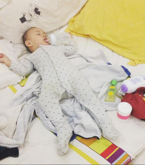 Anjasmara sudah punya cucu nan menggemaskan lho, ini dia foto-fotonya Anjasmara sudah punya cucu nan menggemaskan lho, ini dia foto-fotonya