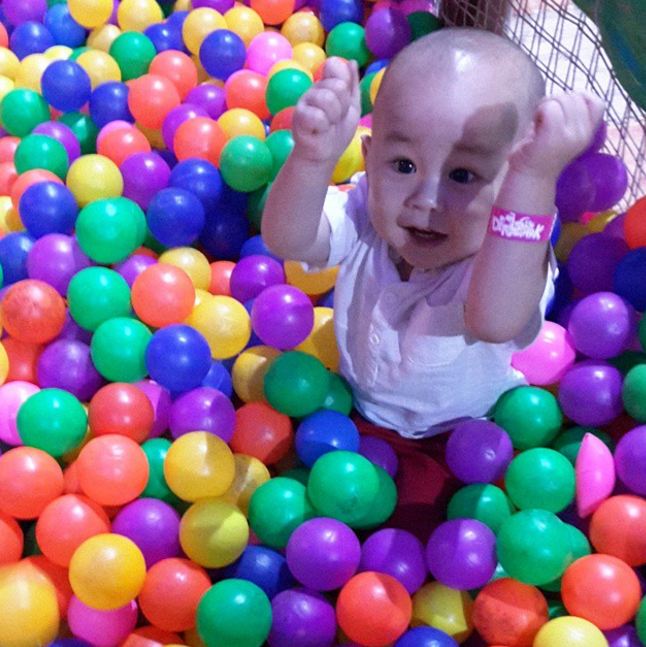 Anjasmara sudah punya cucu nan menggemaskan lho, ini dia foto-fotonya Anjasmara sudah punya cucu nan menggemaskan lho, ini dia foto-fotonya