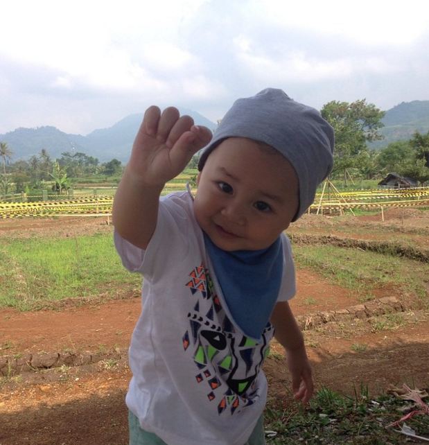 Anjasmara sudah punya cucu nan menggemaskan lho, ini dia foto-fotonya Anjasmara sudah punya cucu nan menggemaskan lho, ini dia foto-fotonya