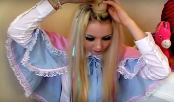 Rambut tanduk, tren baru di tahun 2016 yang harus kamu coba! Rambut tanduk, tren baru di tahun 2016 yang harus kamu coba!