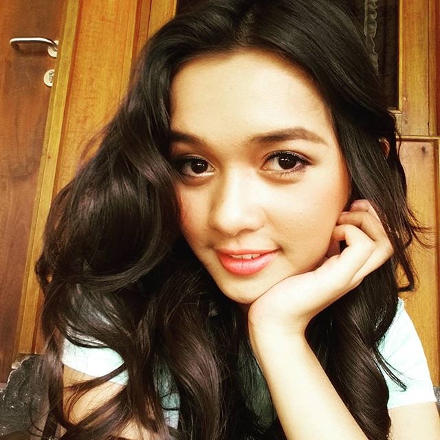 Putri Ayu IMB dulu hitam manis sekarang tambah cantik lho.. Putri Ayu IMB dulu hitam manis sekarang tambah cantik lho..