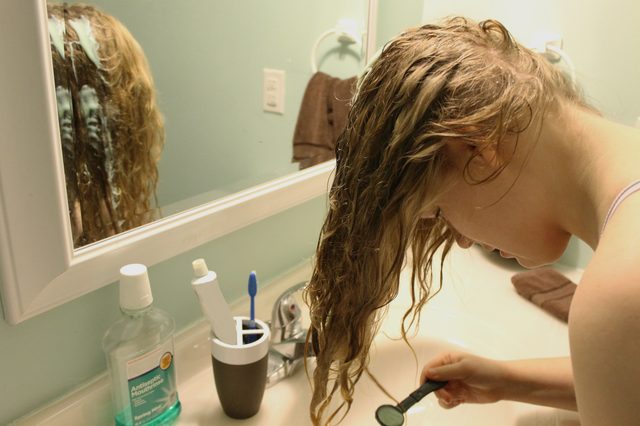 10 Cara tidak biasa untuk merawat rambut kamu menjadi lebih sehat