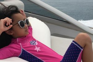 12 Foto Kimimela, cucu cantik nan modis dari keluarga Bakrie