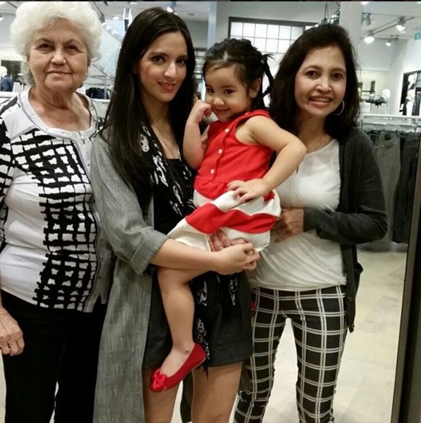 Mikhayla, putri sulung Nia Ramadhani yang cantik dan lucu, bikin gemes Mikhayla, putri sulung Nia Ramadhani yang cantik dan lucu, bikin gemes