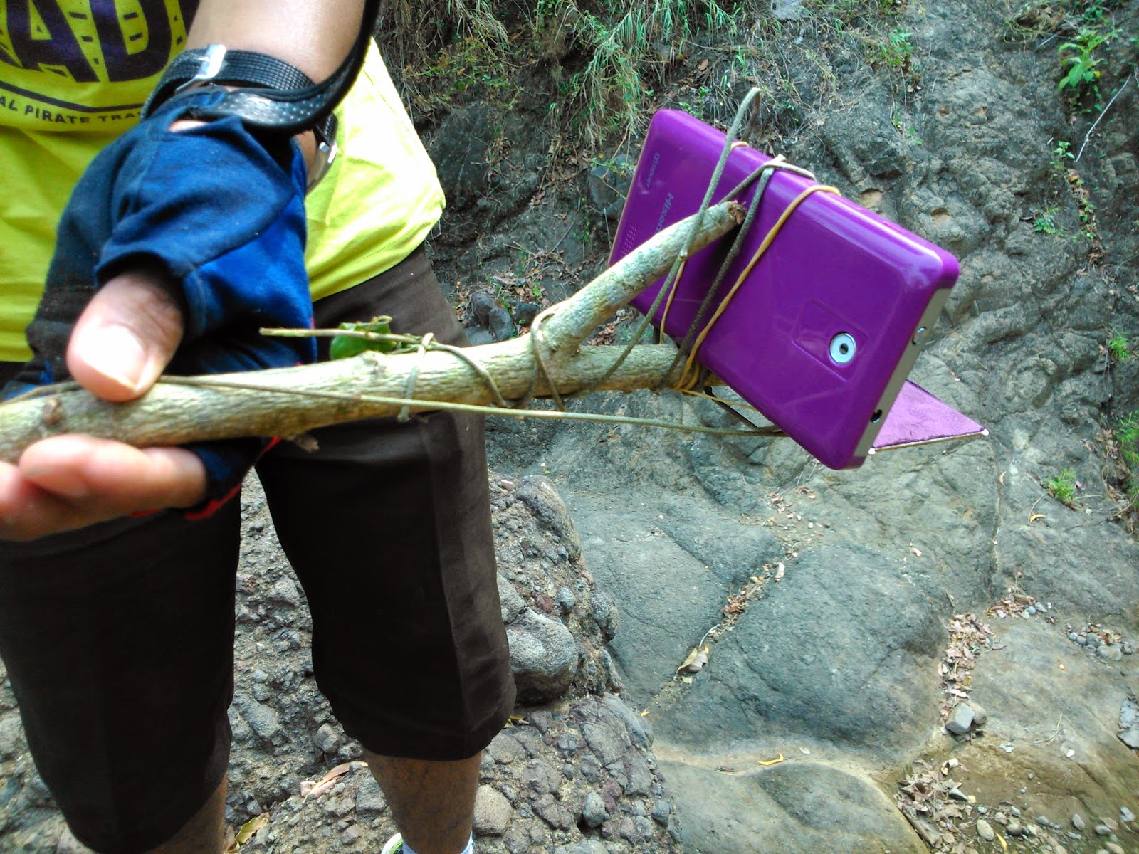 15 Tongsis antimainstream ala orang Indonesia, kreatif!