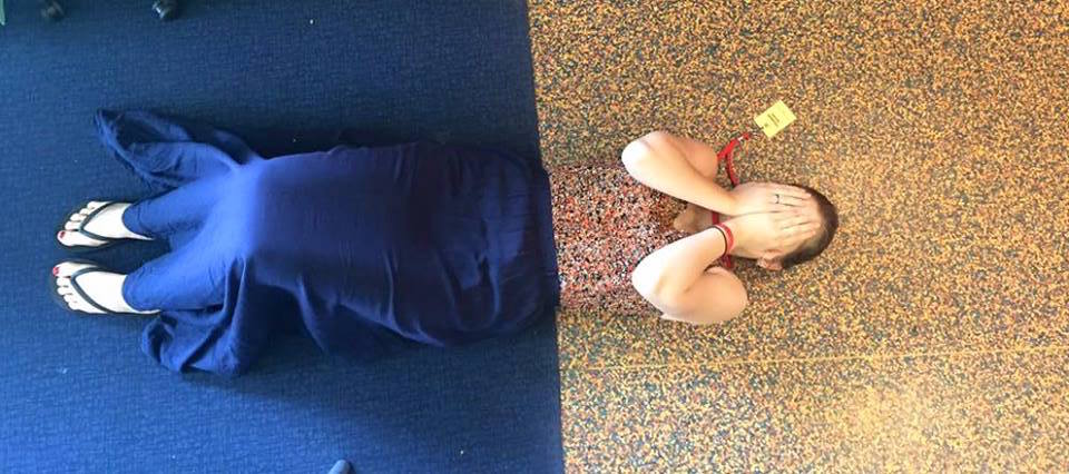 11 Warna pakaian ini mirip dengan benda-benda sekitar, malu nggak ya?  11 Warna pakaian ini mirip dengan benda-benda sekitar, malu nggak ya?