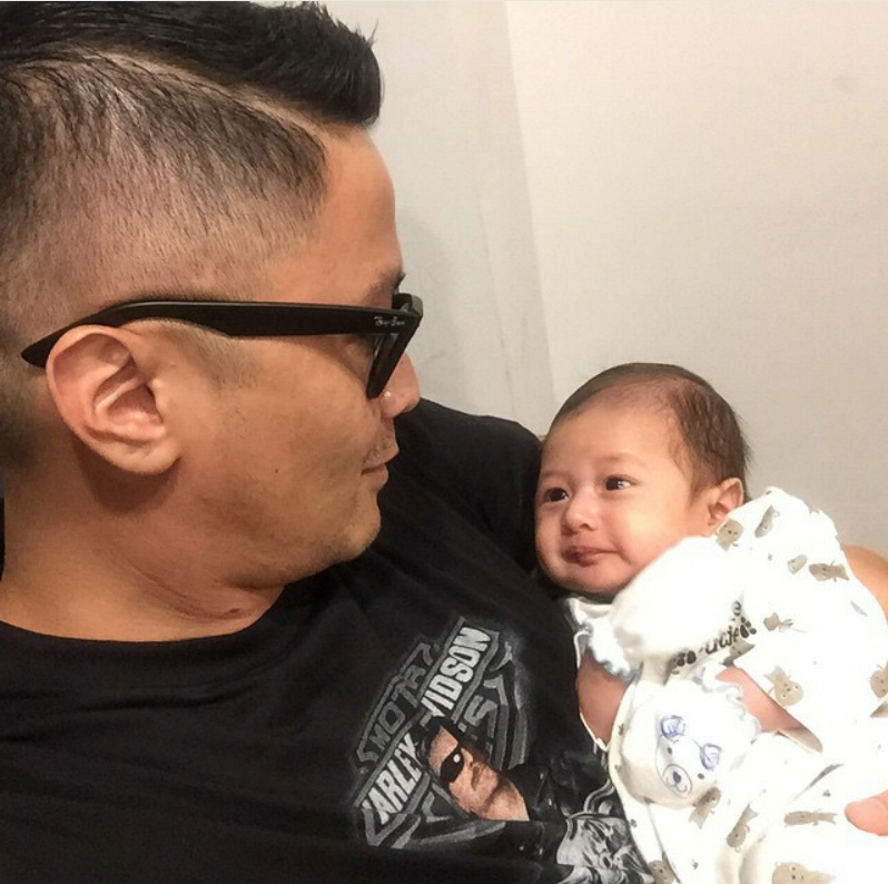 Kenalkan Kabay, putra imut dan ganteng Ferry Maryadi-Deswita Maharani Kenalkan Kabay, putra imut dan ganteng Ferry Maryadi-Deswita Maharani