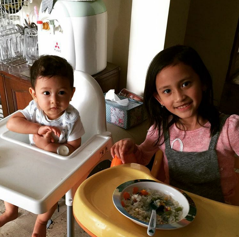 Kenalkan Kabay, putra imut dan ganteng Ferry Maryadi-Deswita Maharani Kenalkan Kabay, putra imut dan ganteng Ferry Maryadi-Deswita Maharani